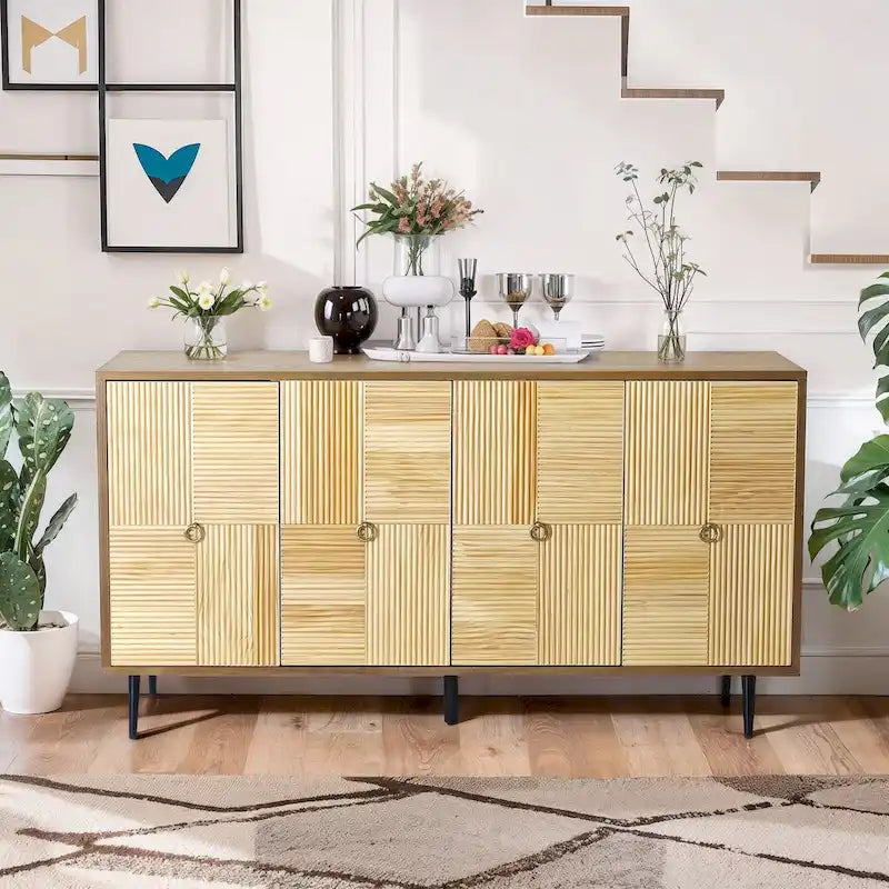 Armario vintage de 4 puertas con puertas decoradas con efecto tallado