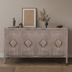 Mueble antiguo de cuatro puertas con chapa de pino y detalles tallados