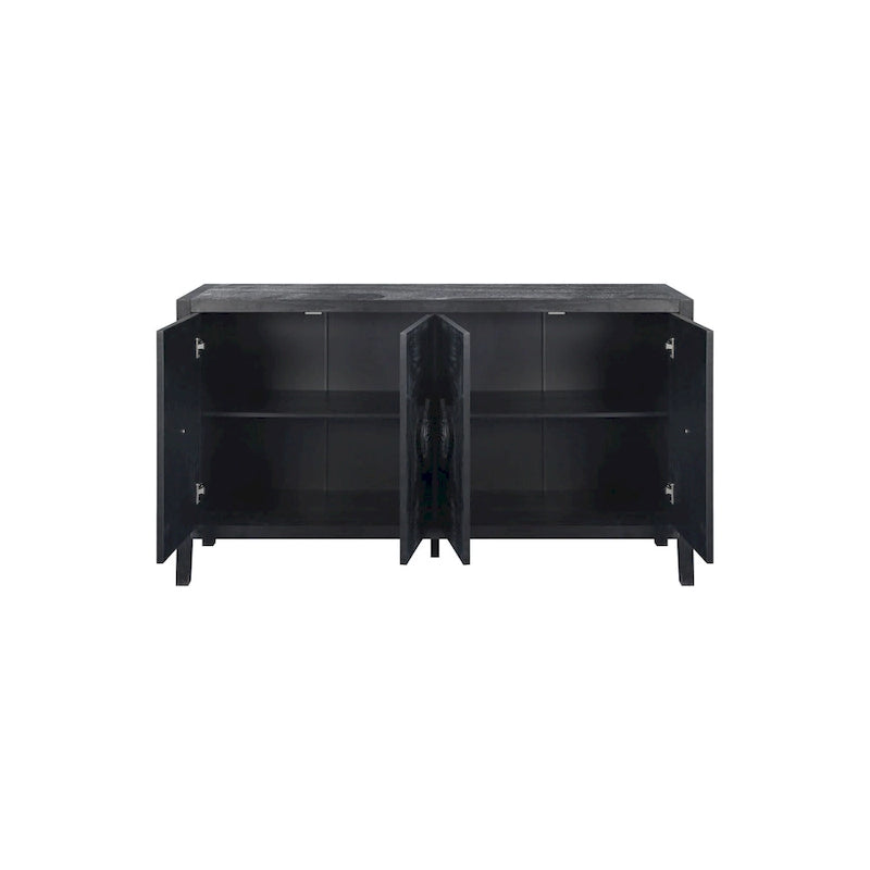 Mueble antiguo de cuatro puertas con chapa de pino y detalles tallados