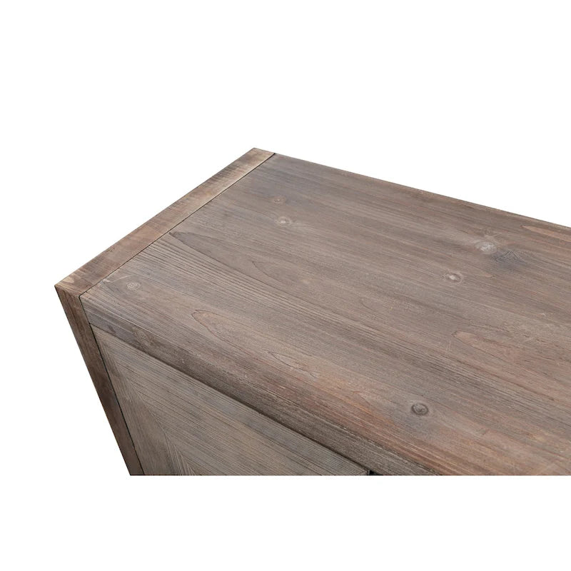 Mueble antiguo de cuatro puertas con chapa de pino y detalles tallados