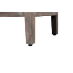 Mueble antiguo de cuatro puertas con chapa de pino y detalles tallados