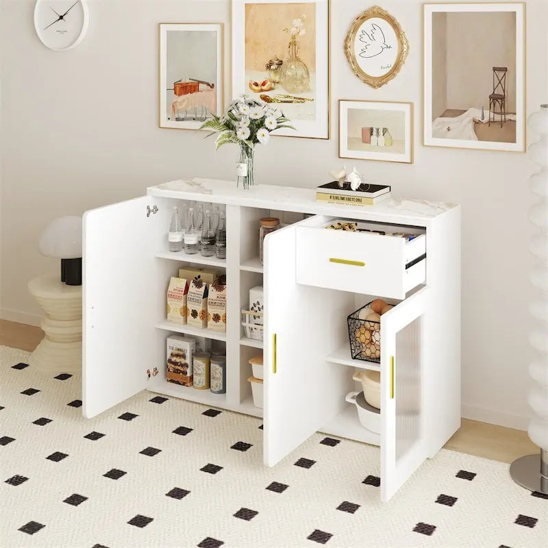 Aparador moderno de madera con puertas y cajones